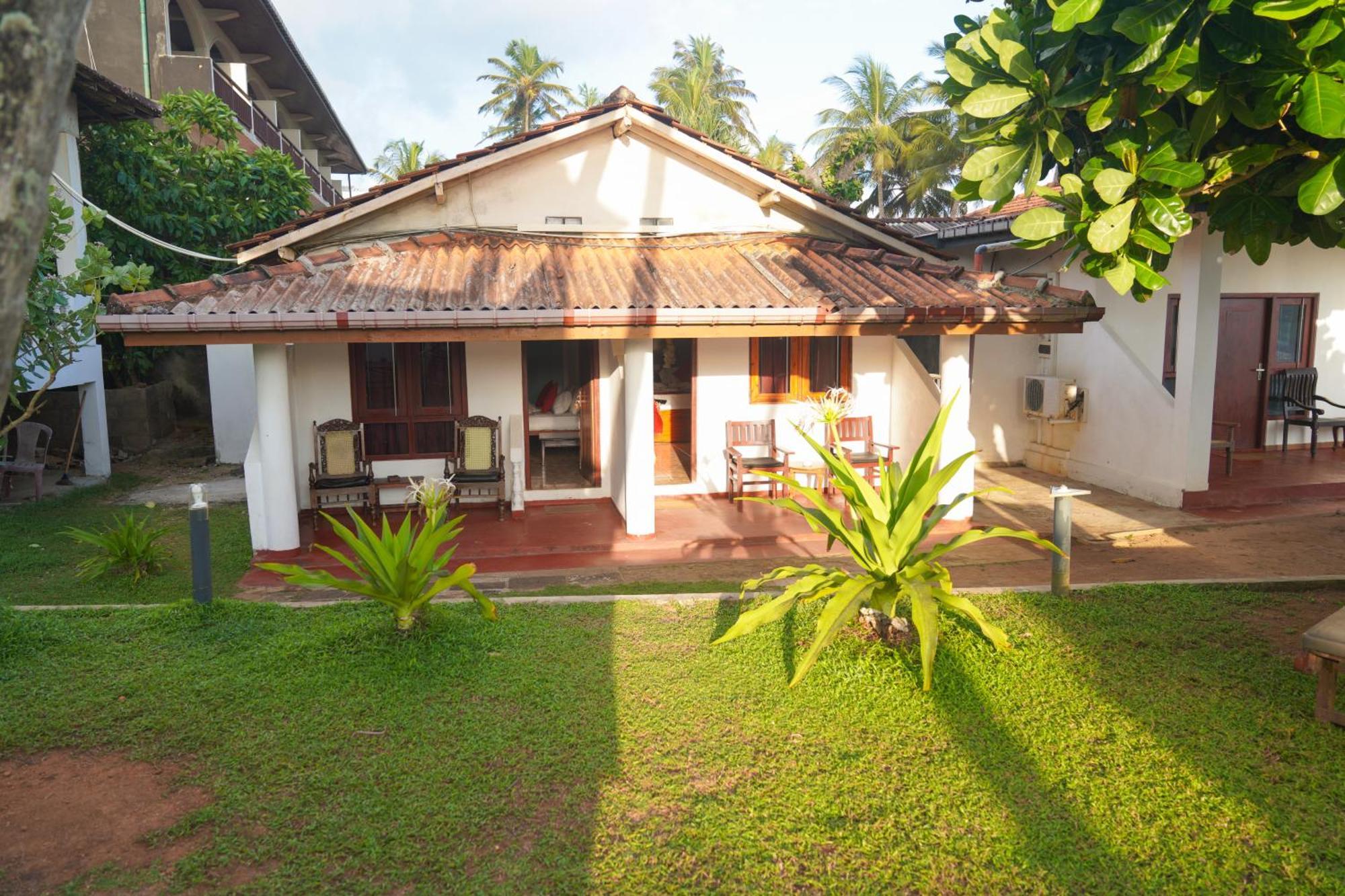 Shanthi Beach Resort Unawatuna Exterior foto